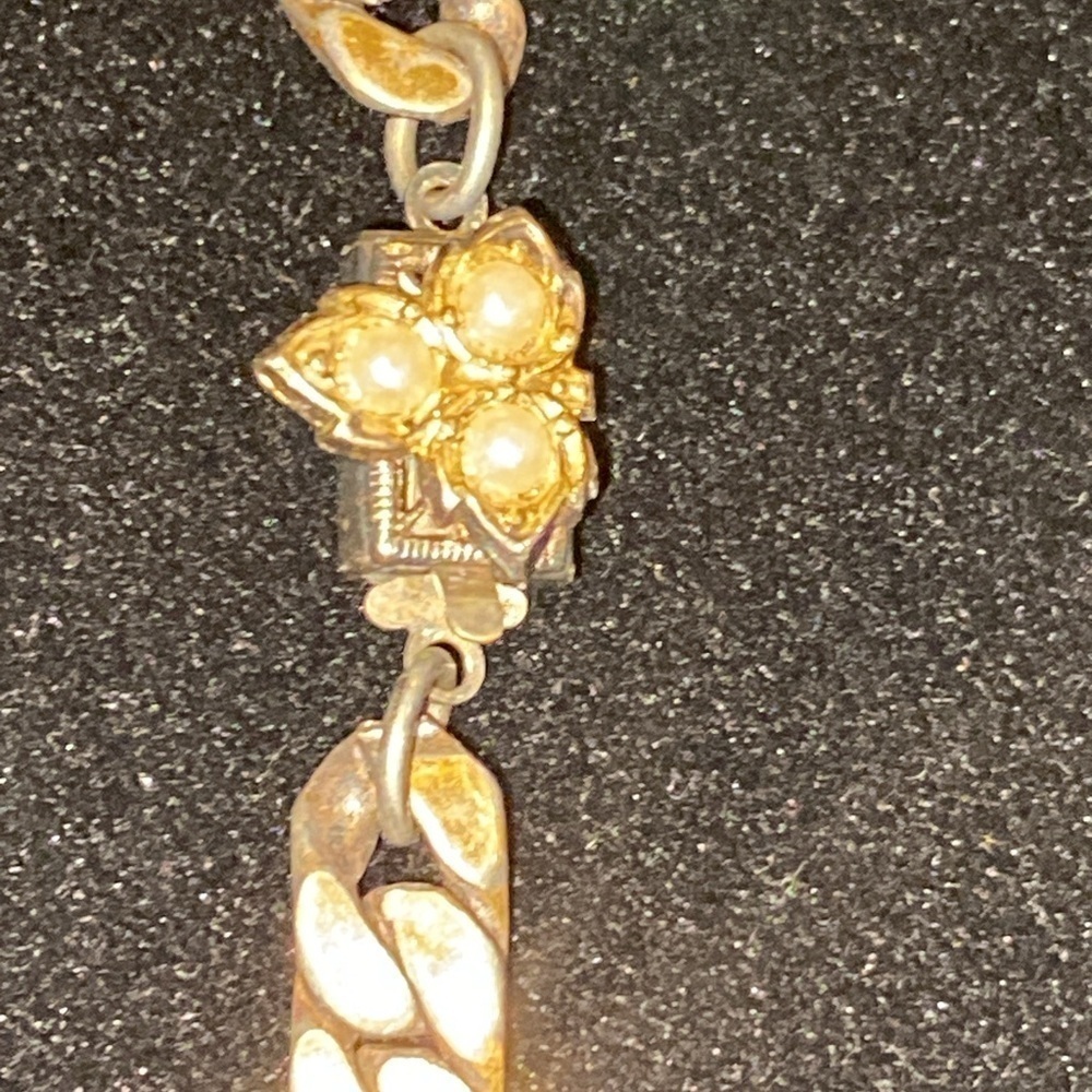 Unsigned Miriam Haskell necklace & Earrings set - Picture 3 of 6